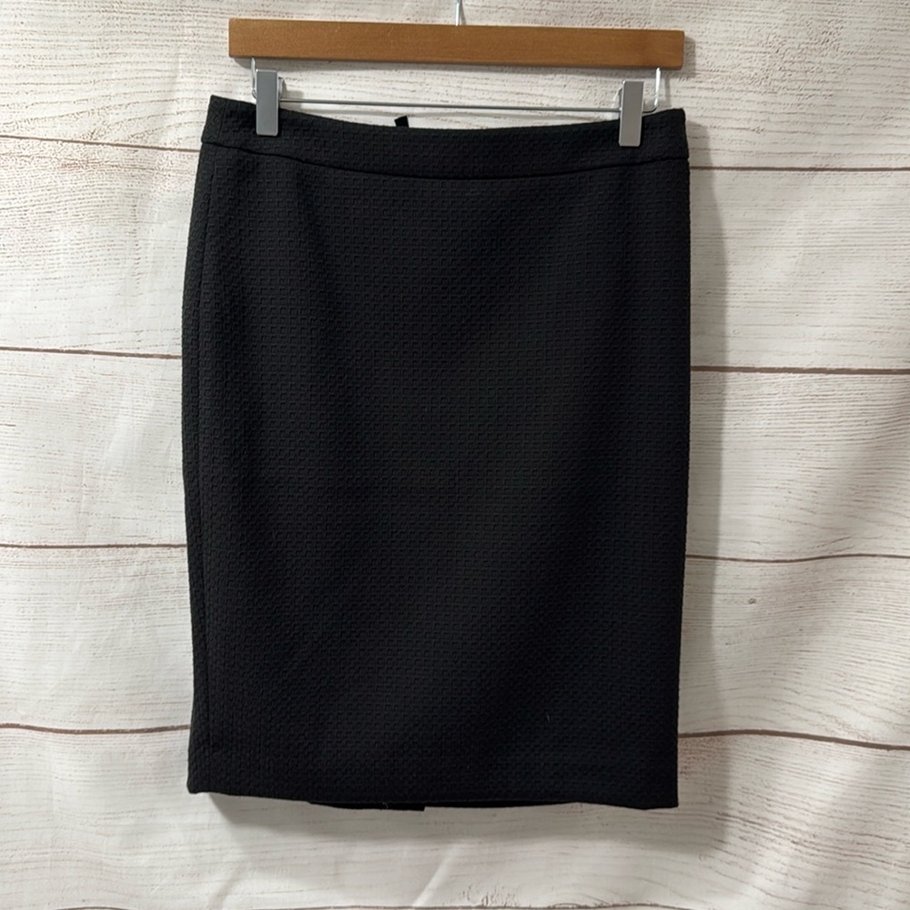 NWT black basket weave design professional pencil skirt Ann Taylor size 6
